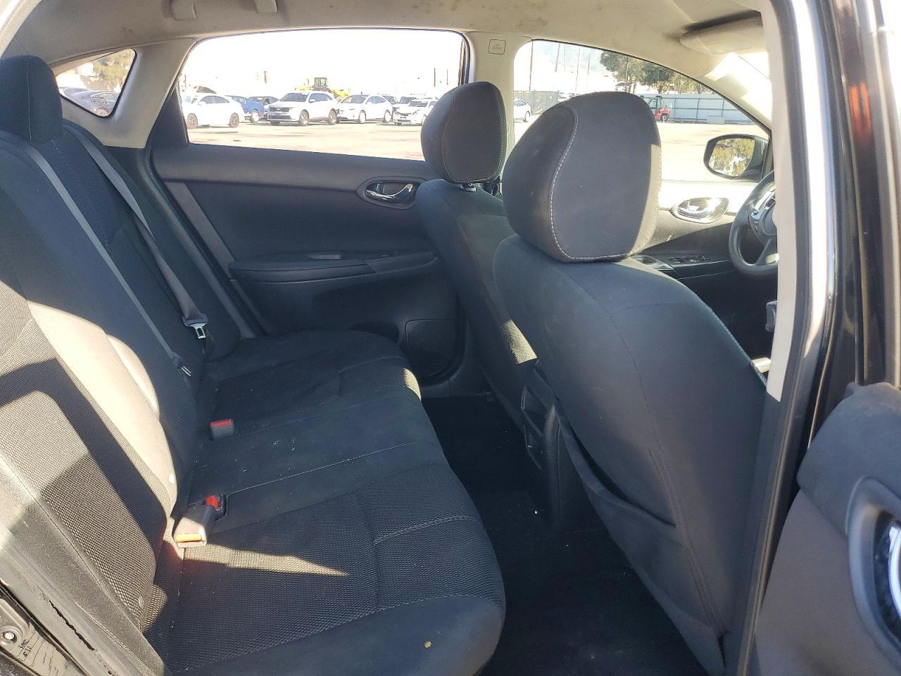 2018 Nissan Sentra S - zdjęcie 10