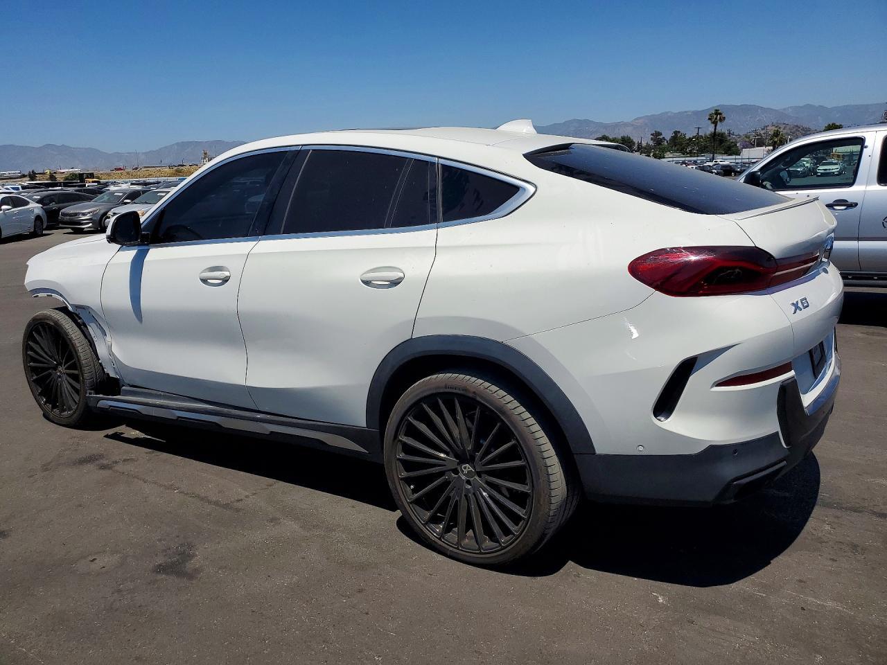 2021 BMW X6 xDrive40I - zdjęcie 2