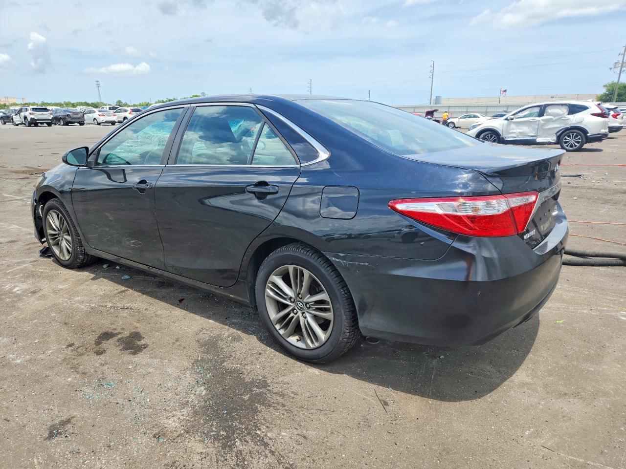 2016 Toyota Camry Se - zdjęcie 2