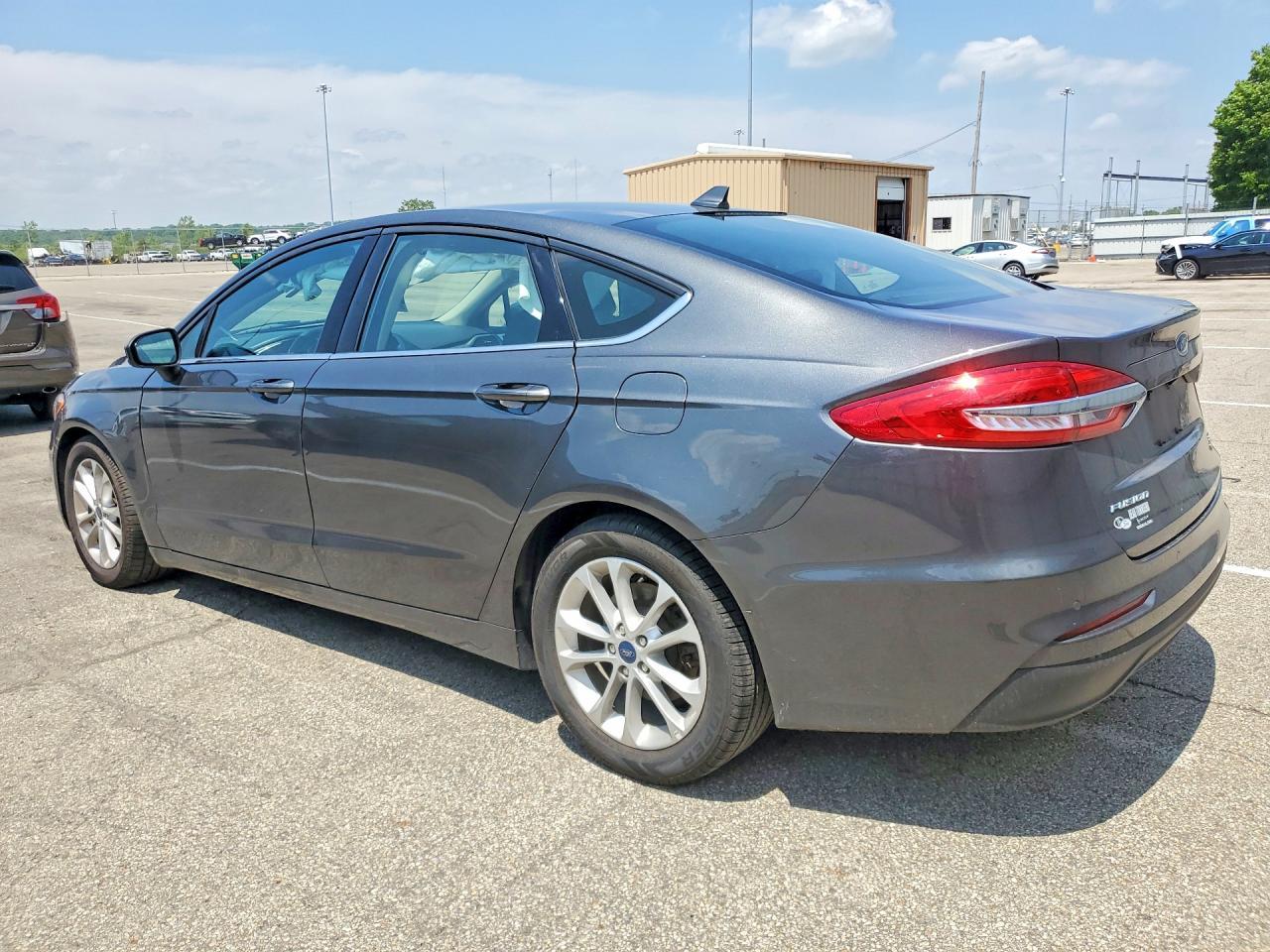 2020 Ford Fusion Se - zdjęcie 2