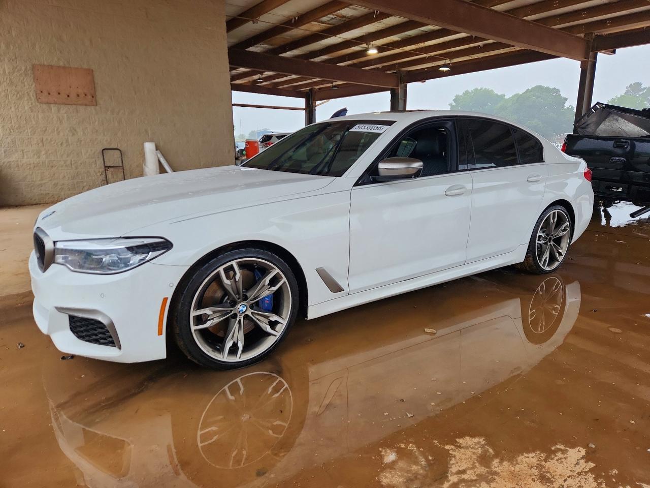 2019 BMW M550Xi - zdjęcie główne