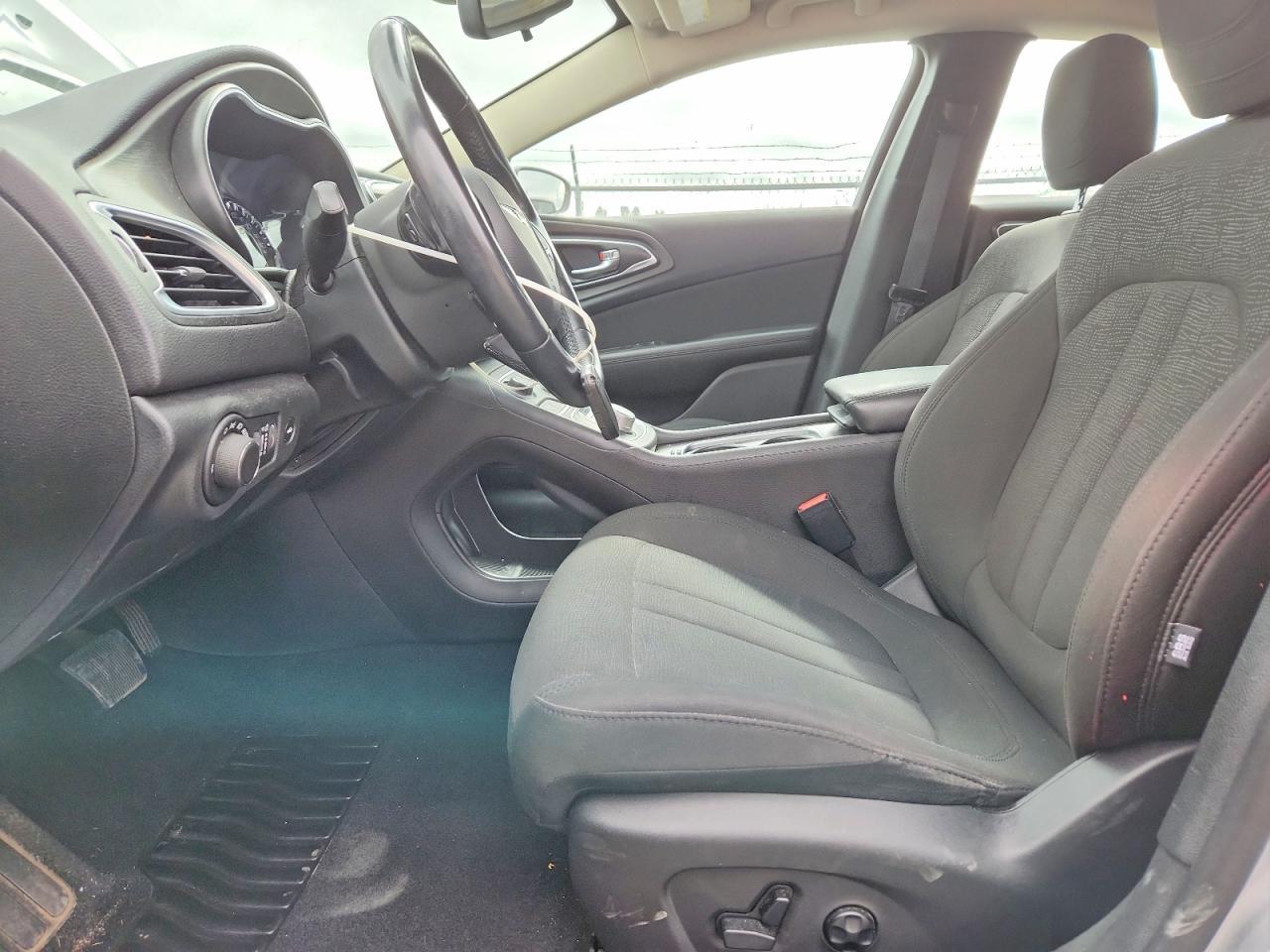 2016 Chrysler 200 Lx - zdjęcie 7