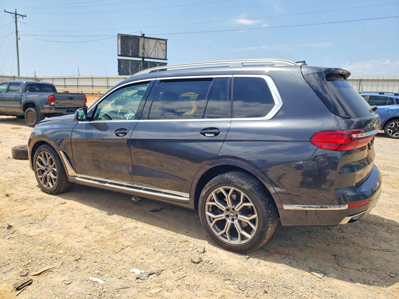 2020 BMW X7 xDrive40I - zdjęcie 2