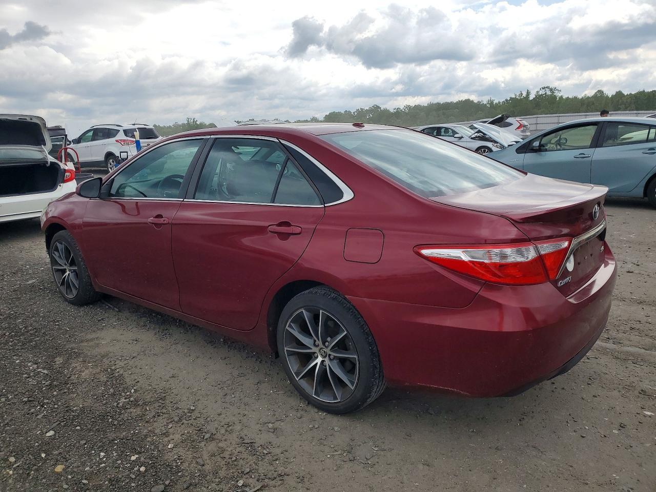 2016 Toyota Camry Xse - zdjęcie 2