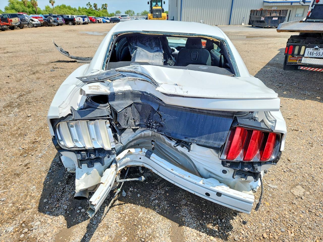 2017 Ford Mustang - zdjęcie 6