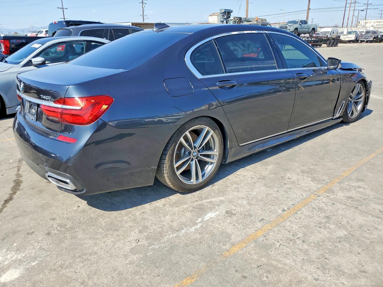2019 BMW 740 Xi - zdjęcie 3