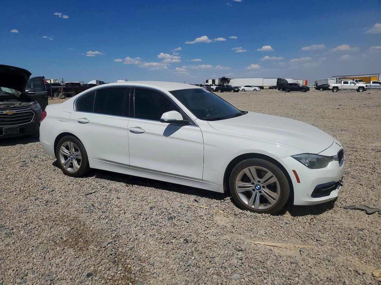 2017 BMW 330 I - zdjęcie 4