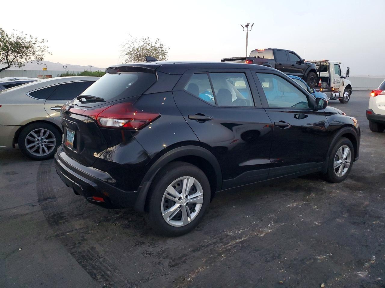 2025 Nissan Kicks Play S - zdjęcie 3