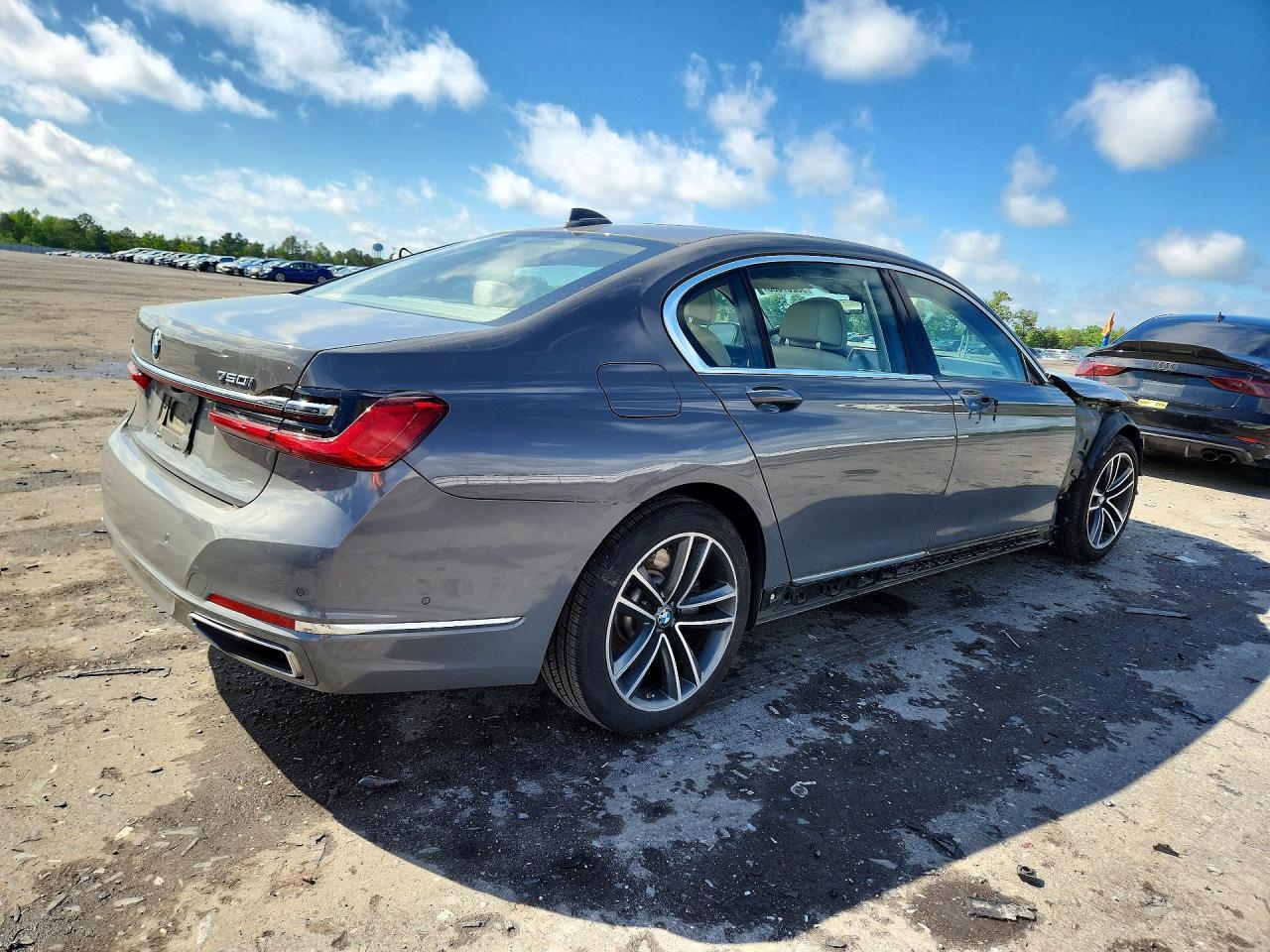 2020 BMW 750 Xi - zdjęcie 3