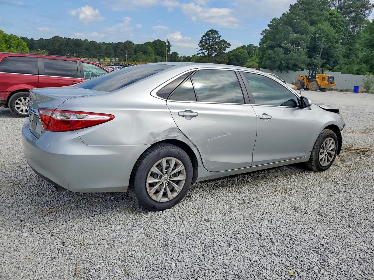 2015 Toyota Camry Le - zdjęcie 3