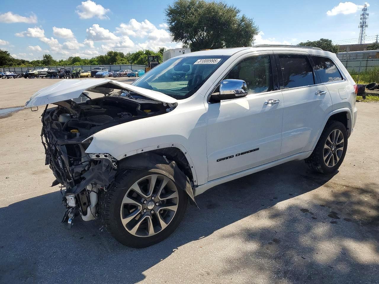 2018 Jeep Grand Cherokee Overland - zdjęcie główne