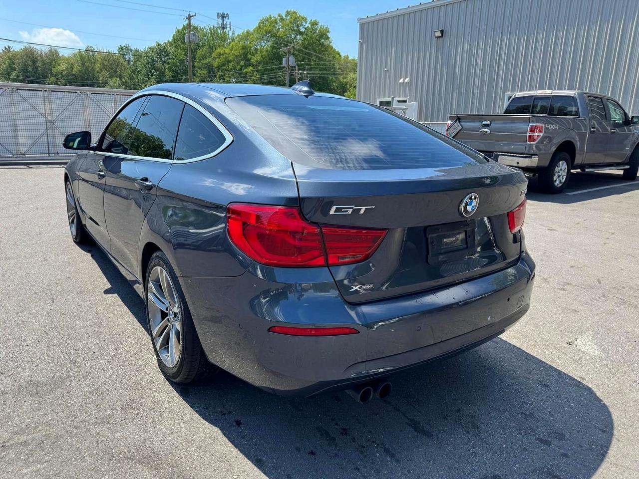 2018 BMW 330 Xigt - zdjęcie 2