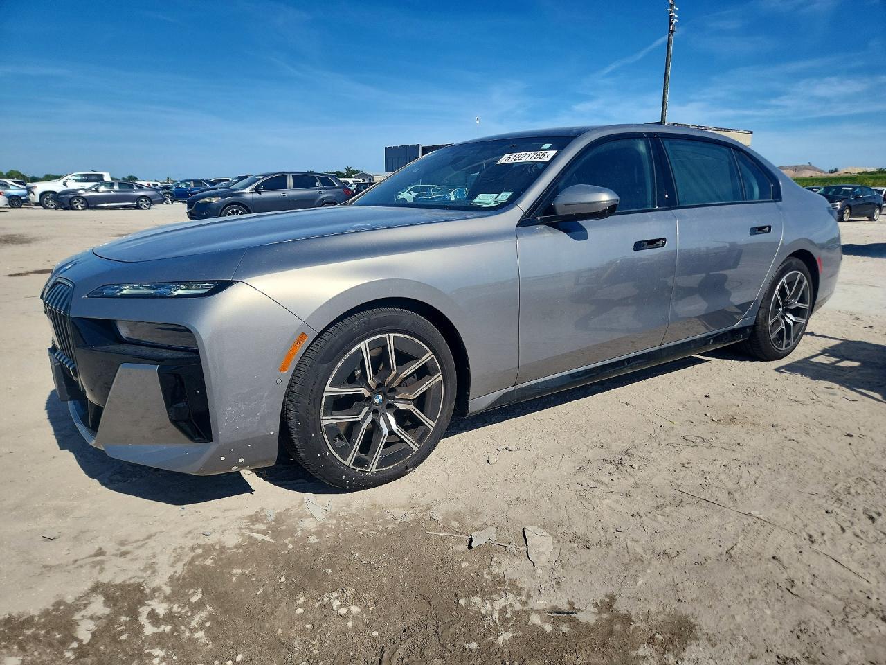 2025 BMW 760 Xi - zdjęcie główne
