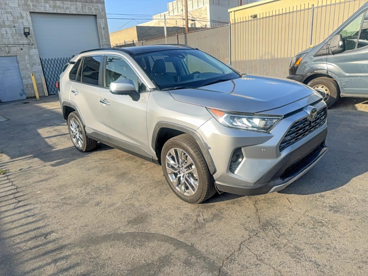 2021 Toyota Rav4 Limited - zdjęcie główne