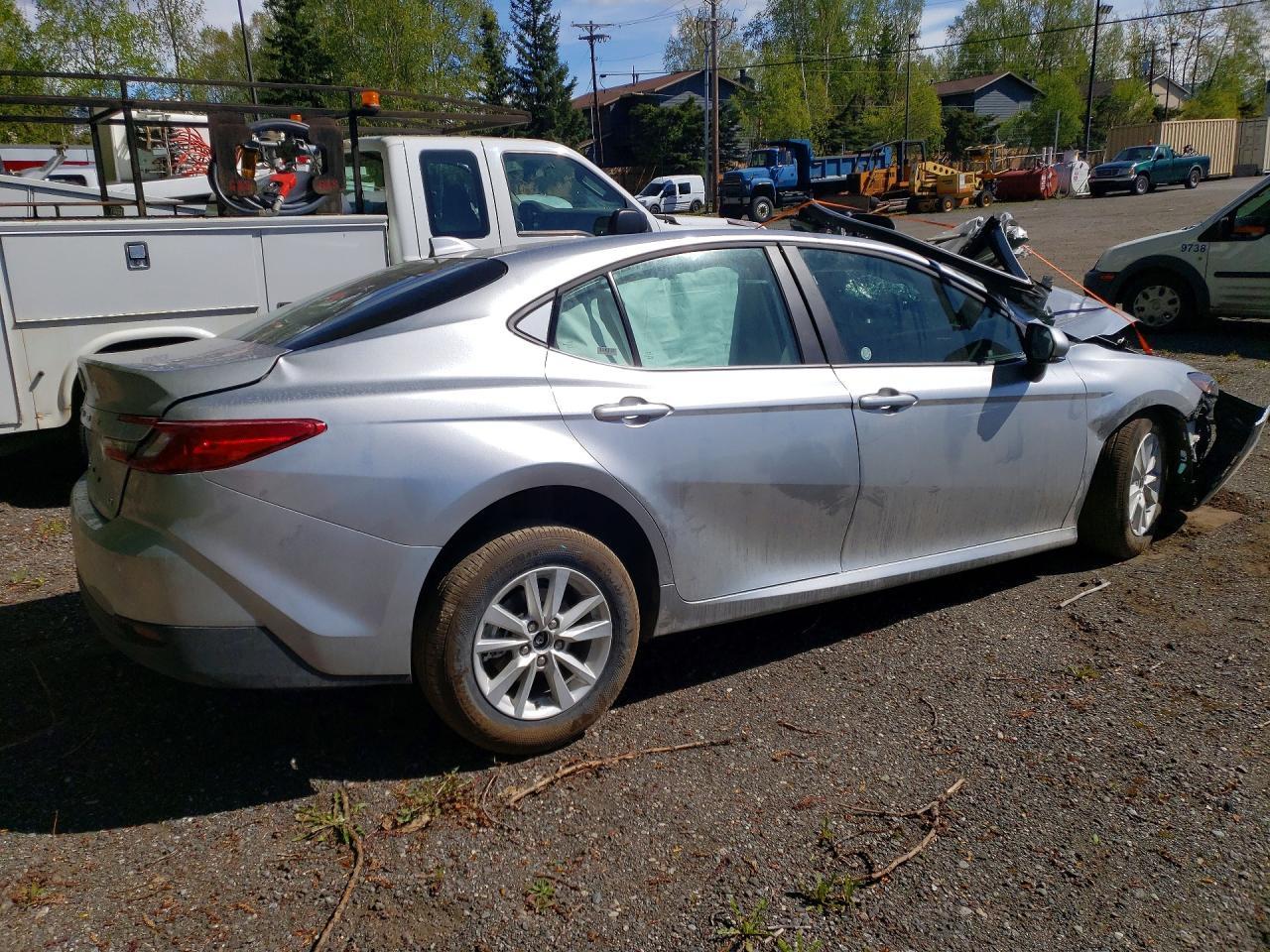 2026 Toyota Camry Le - zdjęcie 3