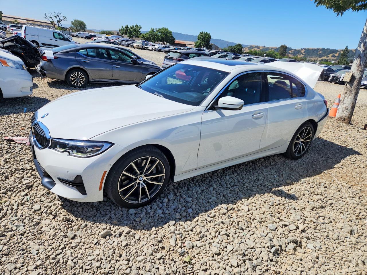 2020 BMW 330I - zdjęcie główne