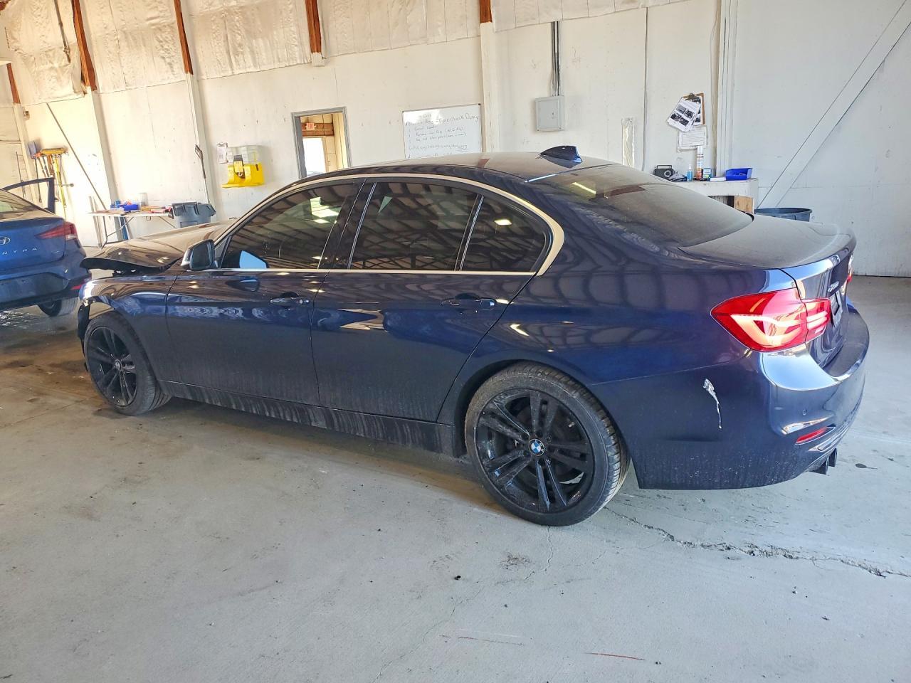 2017 BMW 330 Xi - zdjęcie 2