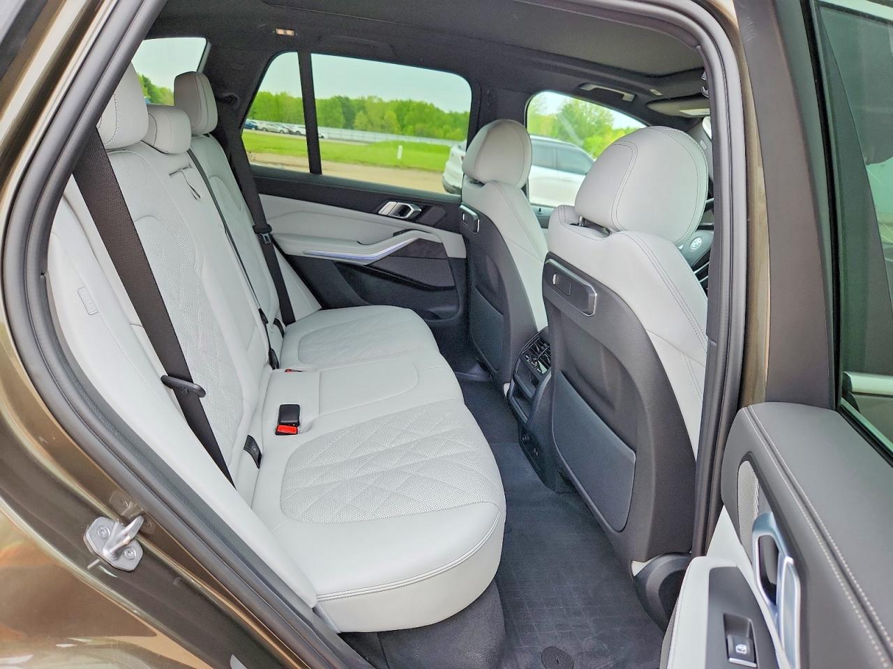 2024 BMW X5 xDrive40I - zdjęcie 11