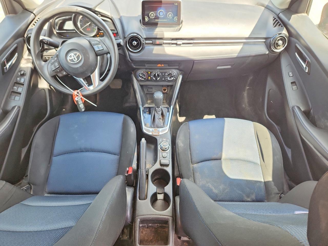 2018 Toyota Yaris Ia Base - zdjęcie 8