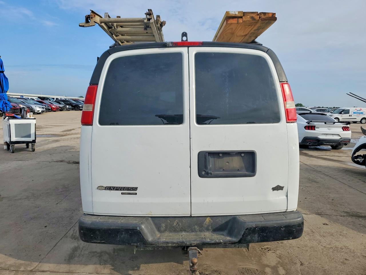 2015 Chevrolet Express G2500 - zdjęcie 6