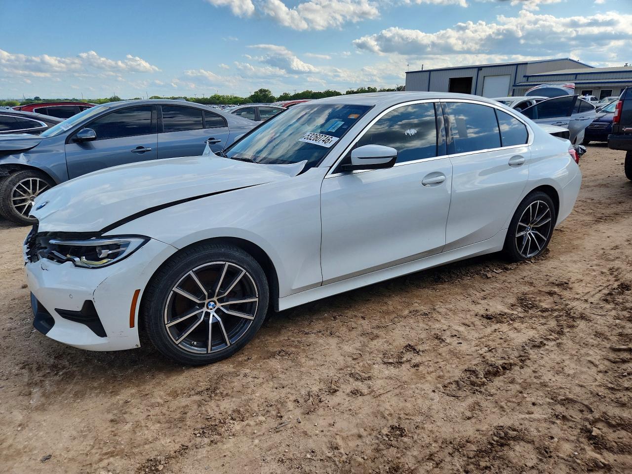 2020 BMW 330I - zdjęcie główne