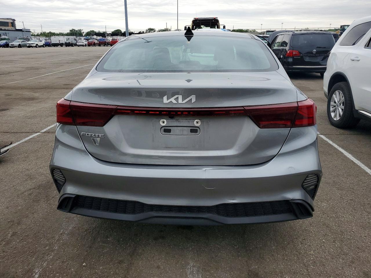 2022 Kia Forte Lxs - zdjęcie 6