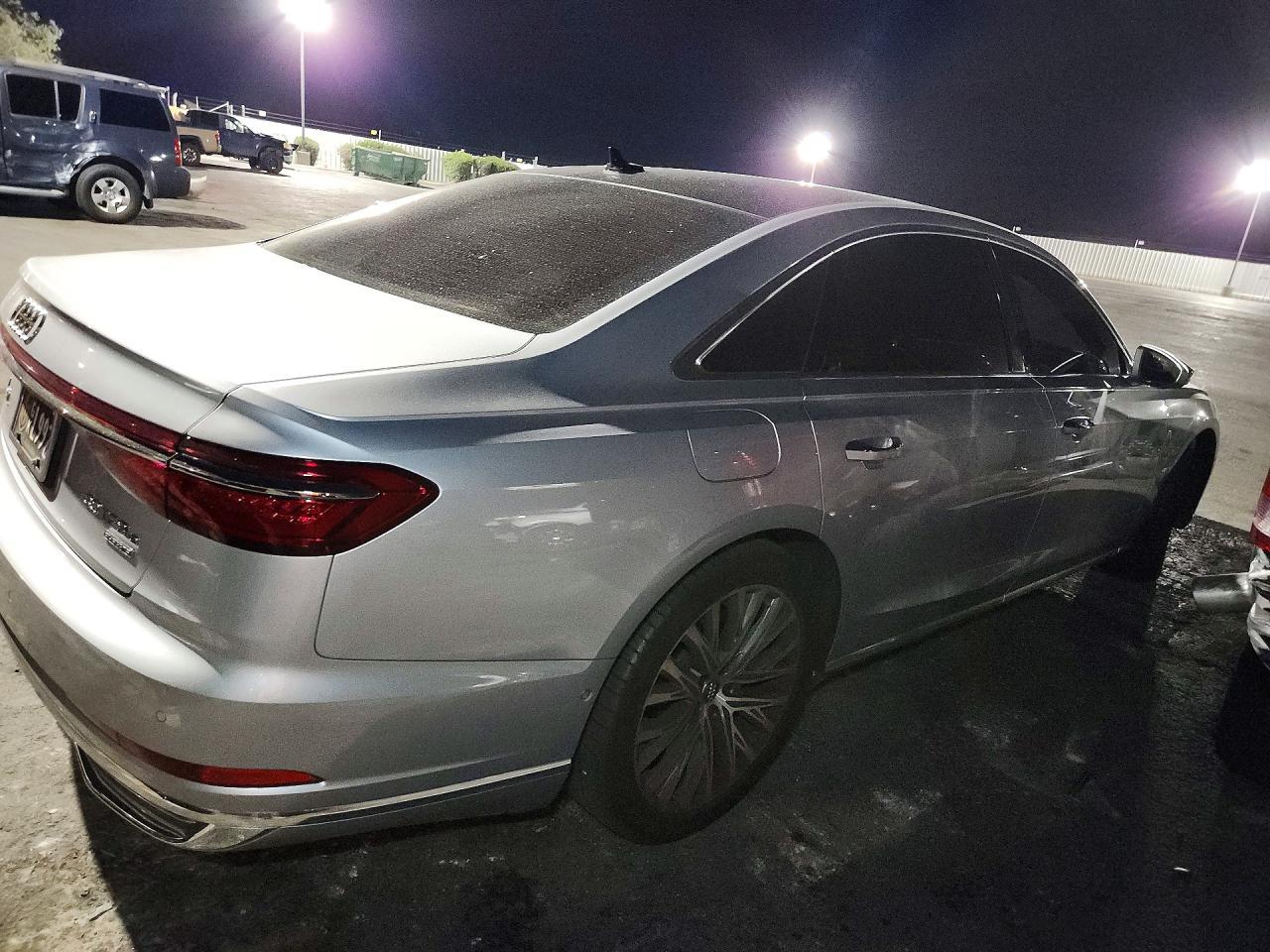 Audi A8 - zdjęcie 3