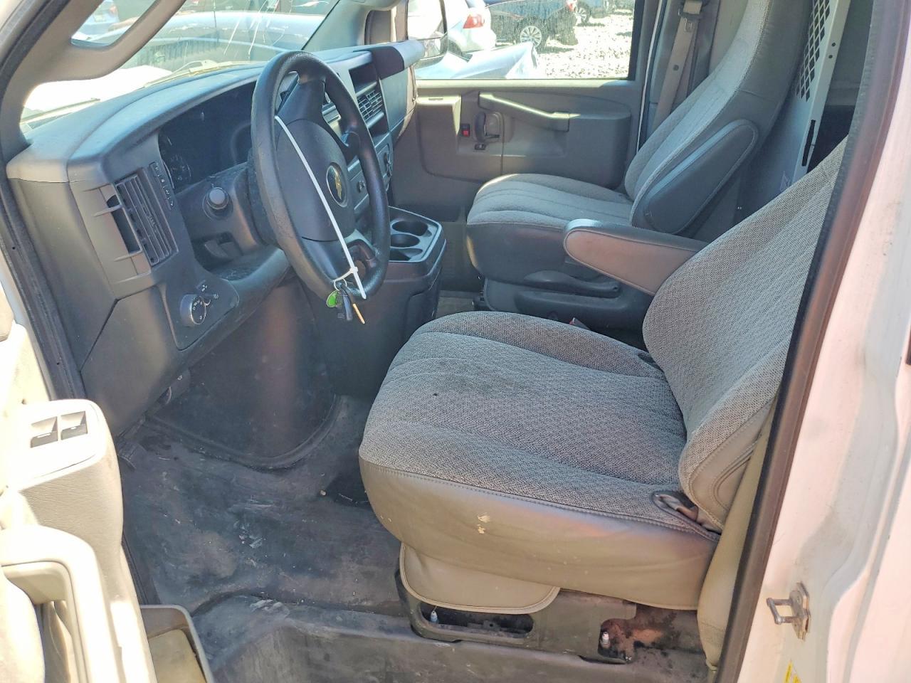 2016 Chevrolet Express G2500 - zdjęcie 7