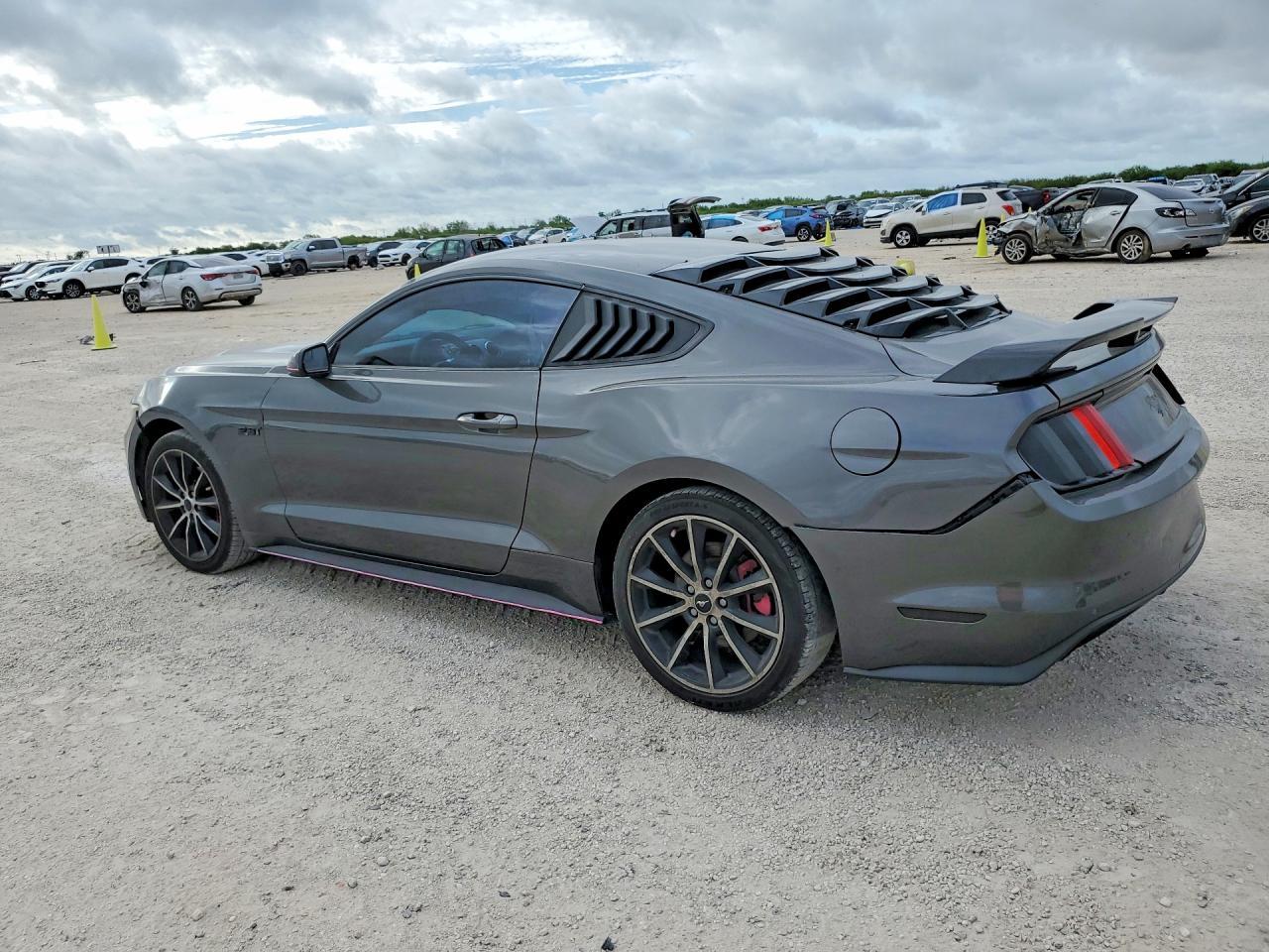 2017 Ford Mustang - zdjęcie 2