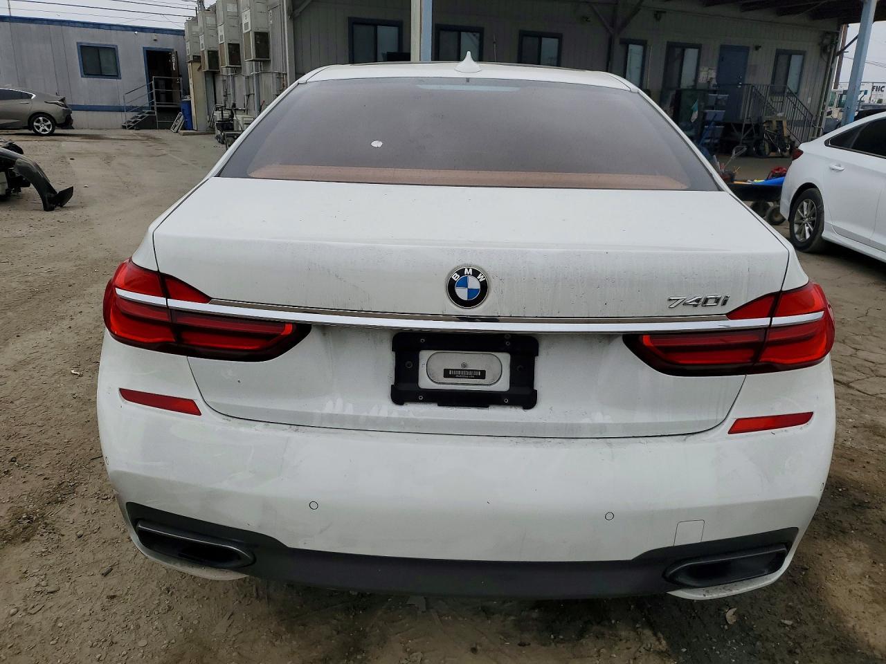2016 BMW 740 I - zdjęcie 6