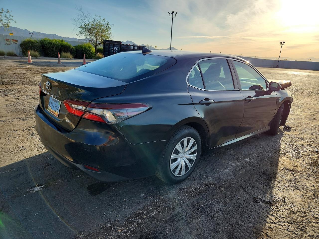 2022 Toyota Camry Le - zdjęcie 3