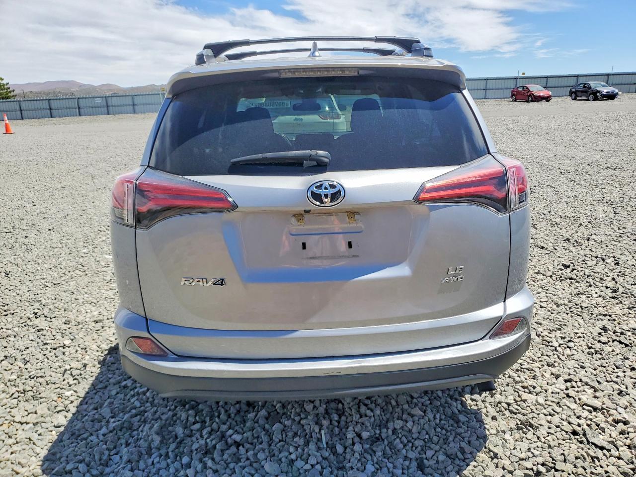 2017 Toyota Rav4 Le - zdjęcie 6