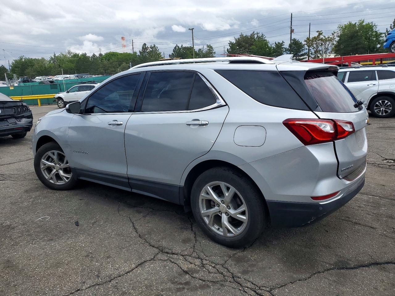 2018 Chevrolet Equinox Premier - zdjęcie 2