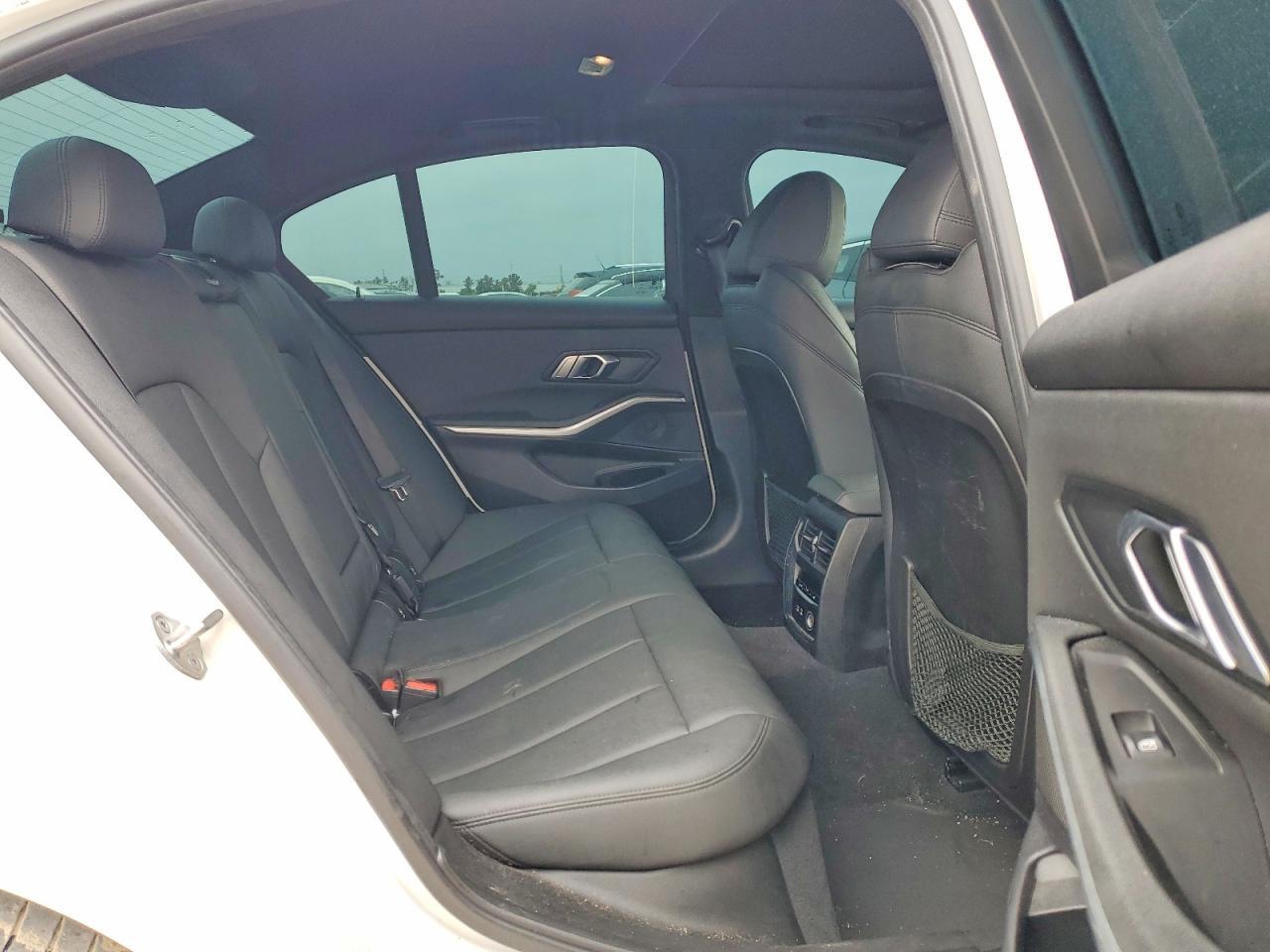 2020 BMW 330I - zdjęcie 11