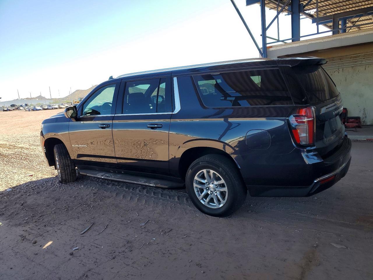 2023 Chevrolet Suburban C1500 Lt - zdjęcie 2