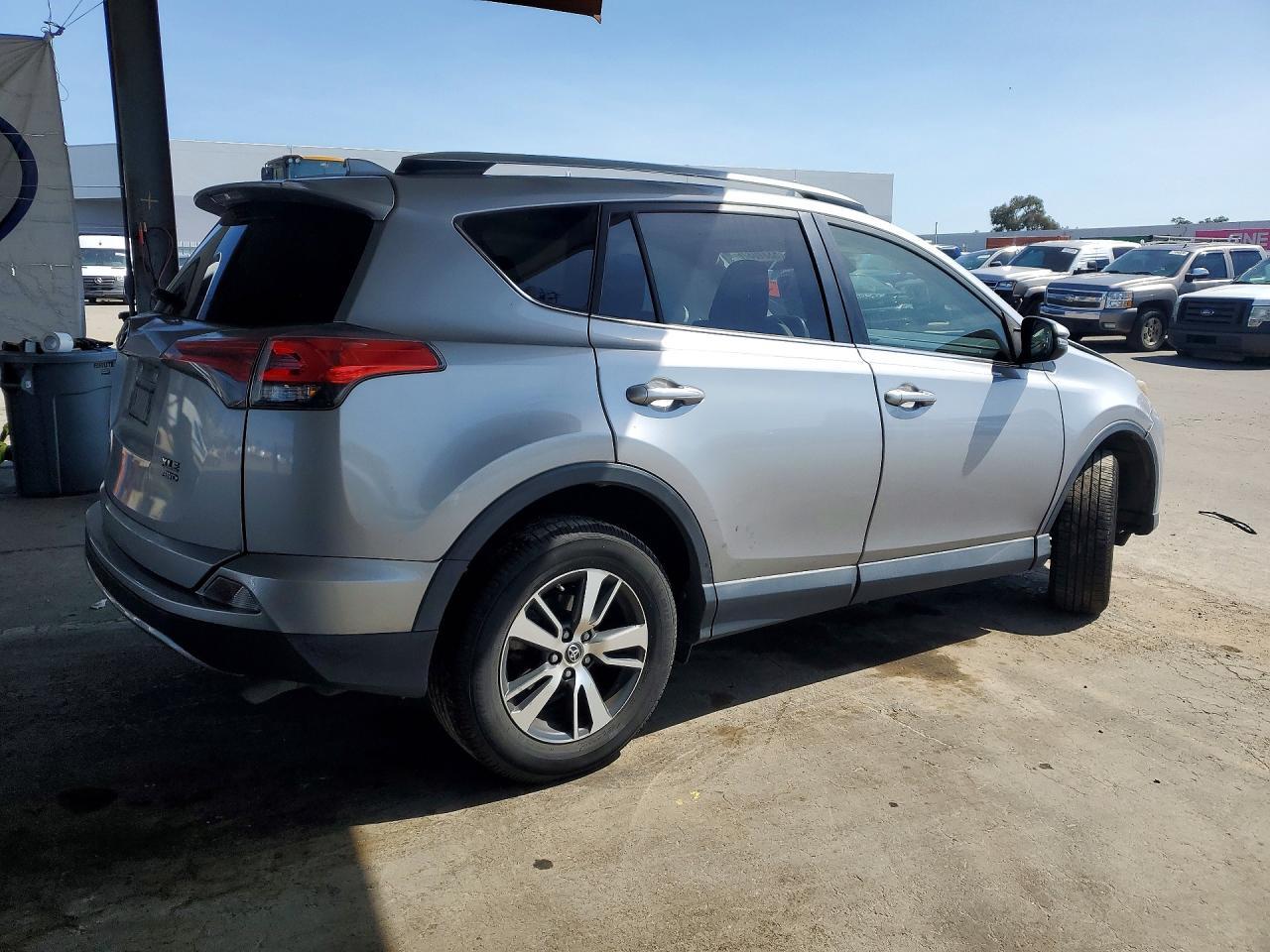 2018 Toyota Rav4 Xle - zdjęcie 3