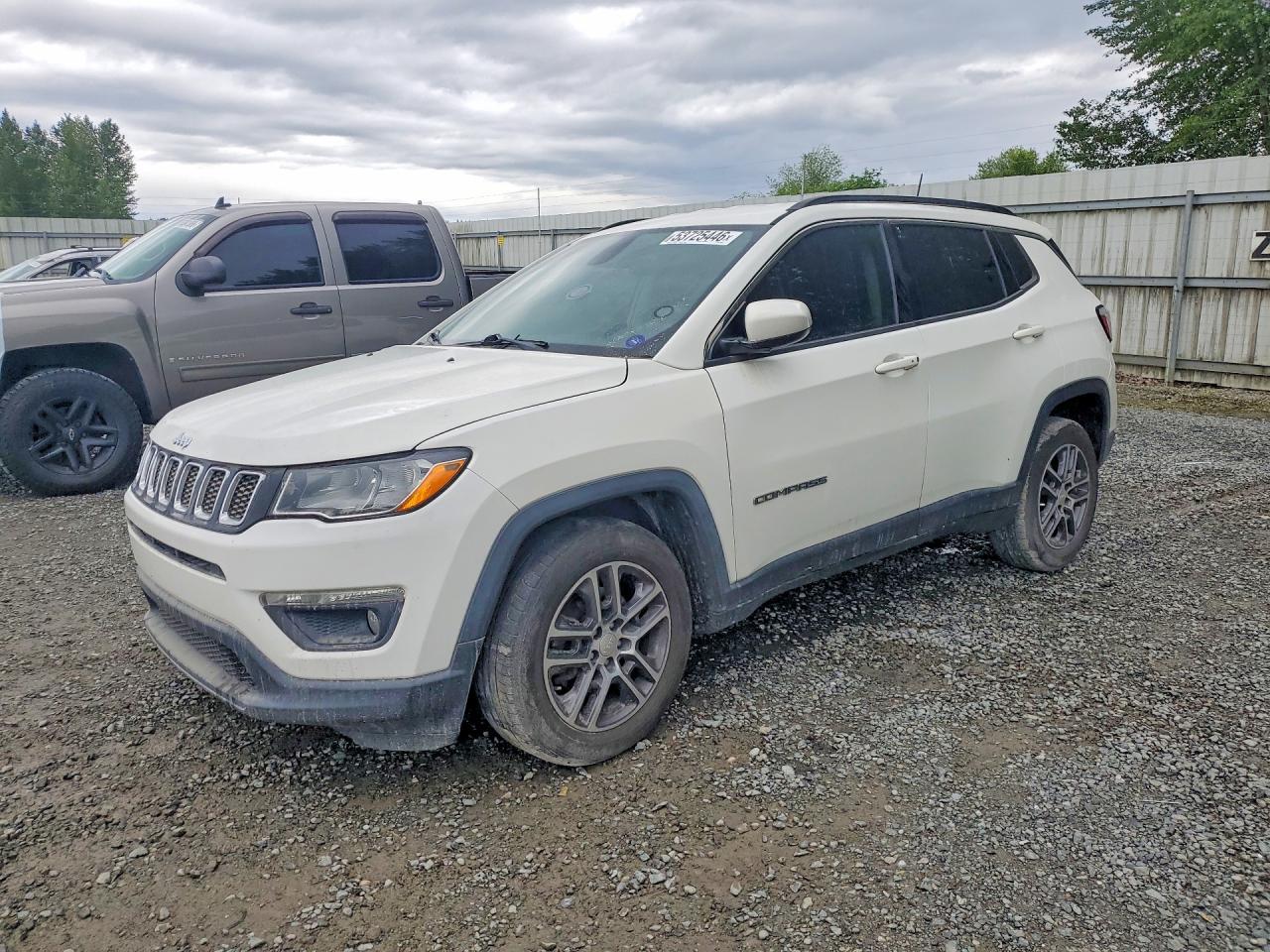 2017 Jeep Cherokee - zdjęcie główne