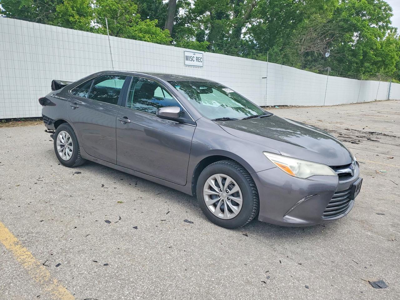 2016 Toyota Camry Le - zdjęcie 4