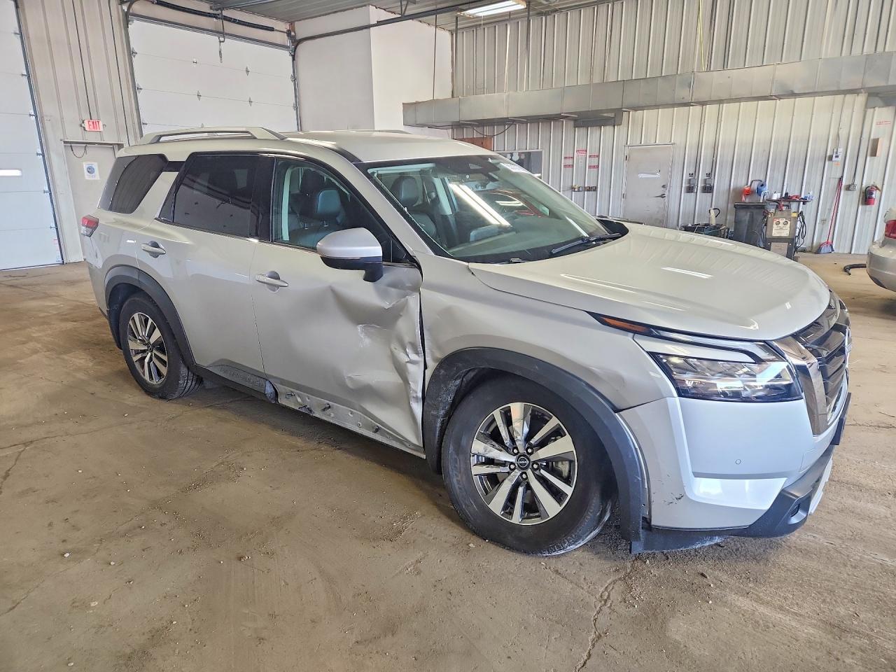 2023 Nissan Pathfinder S - zdjęcie 4