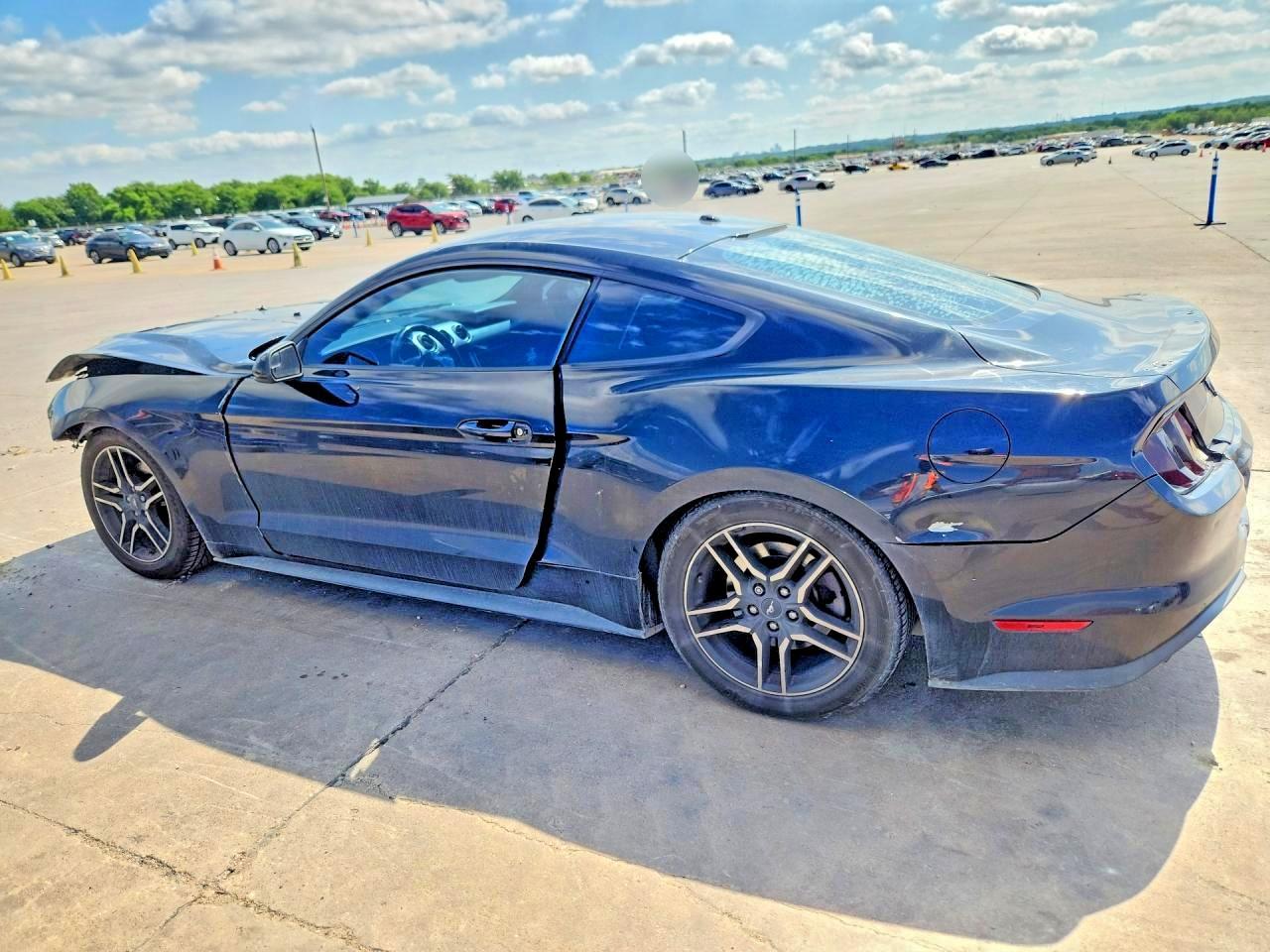 2019 Ford Mustang - zdjęcie 2