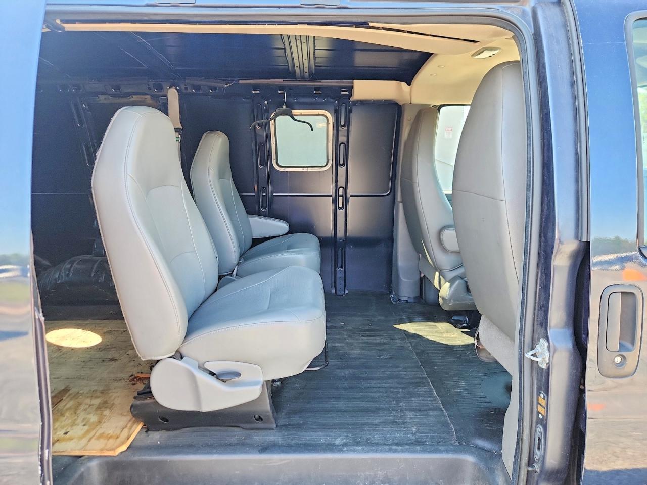 2013 Chevrolet Express G1500 - zdjęcie 11