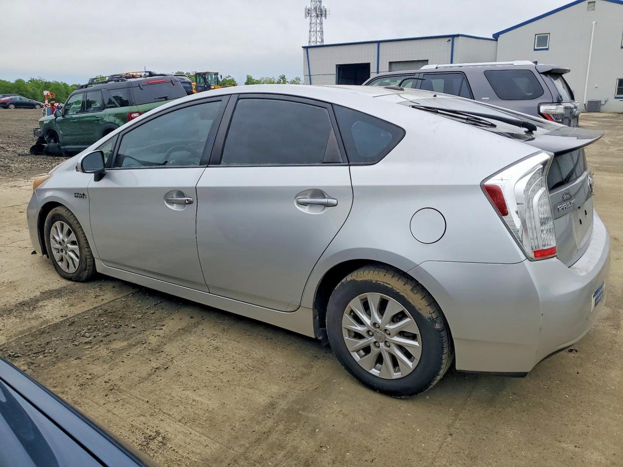 2013 Toyota Prius Plug-In Hybrid Base - zdjęcie 2