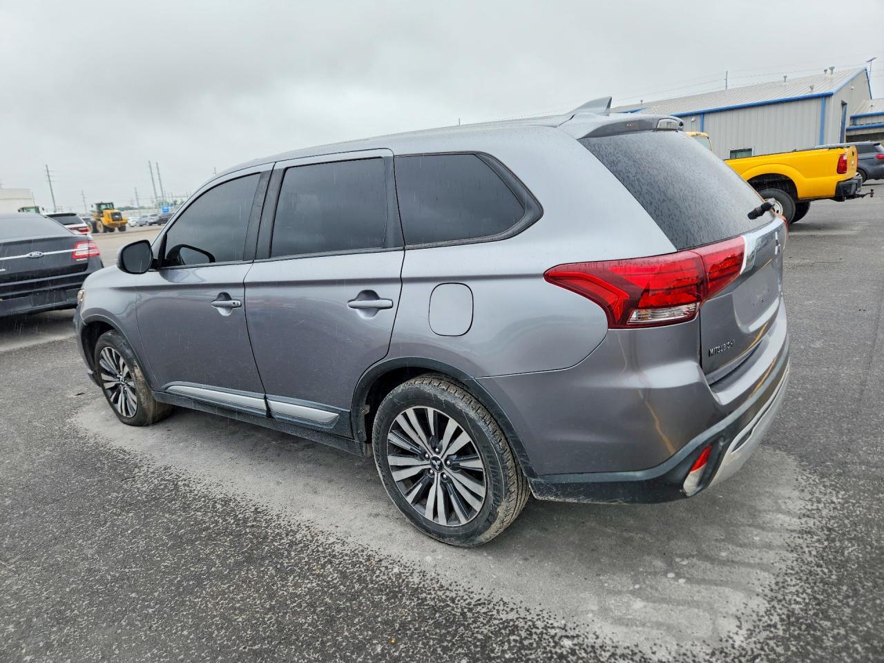 2019 Mitsubishi Outlander Se - zdjęcie 2