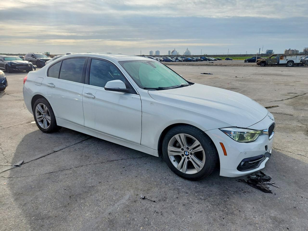 2017 BMW 330 I - zdjęcie 4