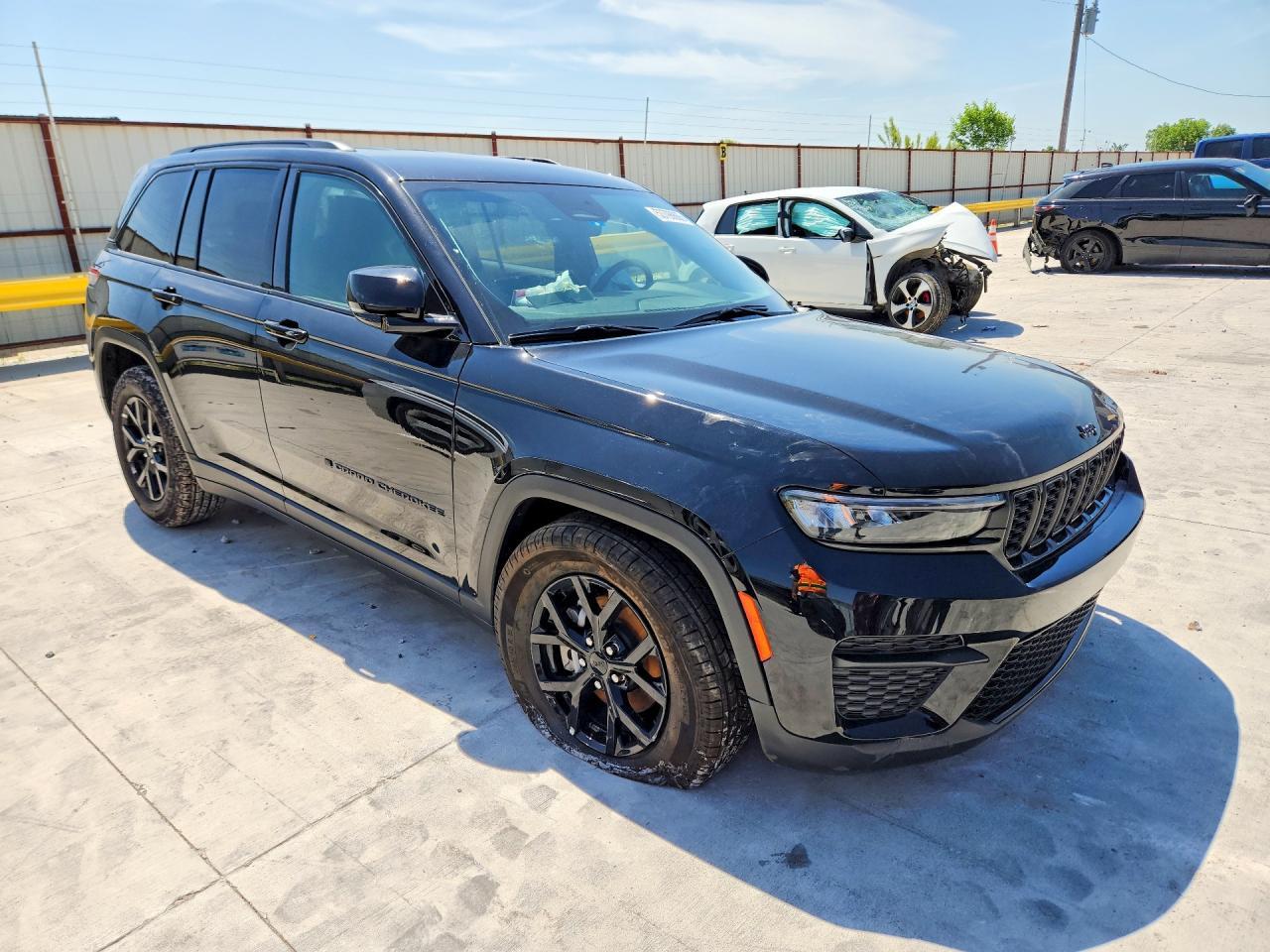 2025 Jeep Grand Cherokee Laredo - zdjęcie 4