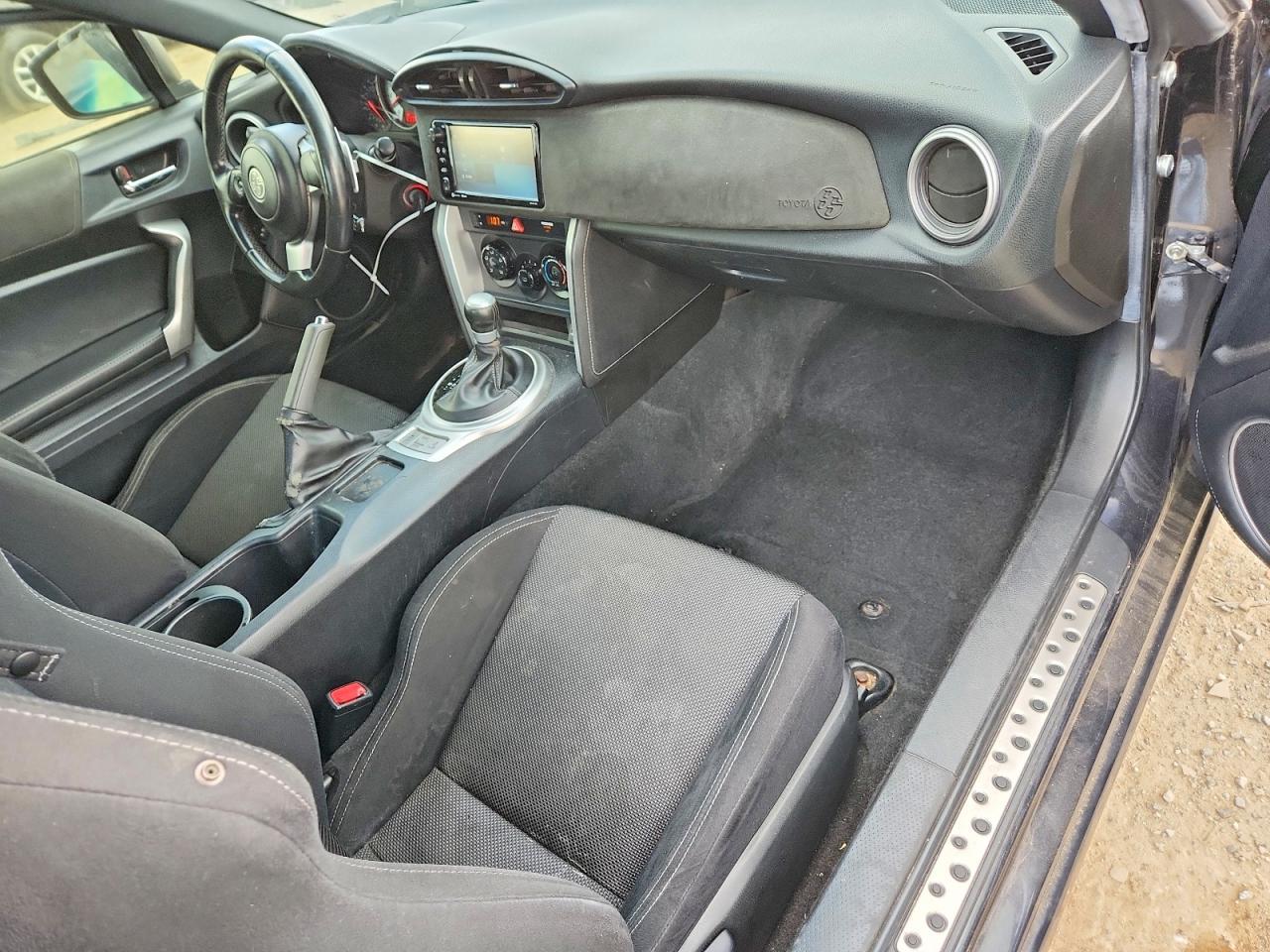2017 Toyota 86 Base - zdjęcie 8