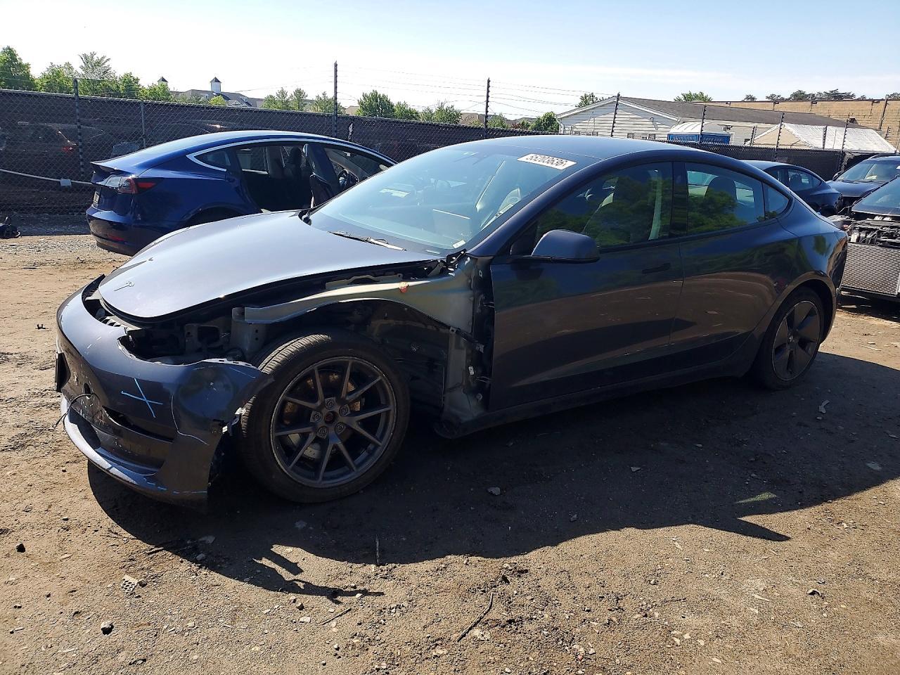 2022 Tesla Model 3 - zdjęcie główne