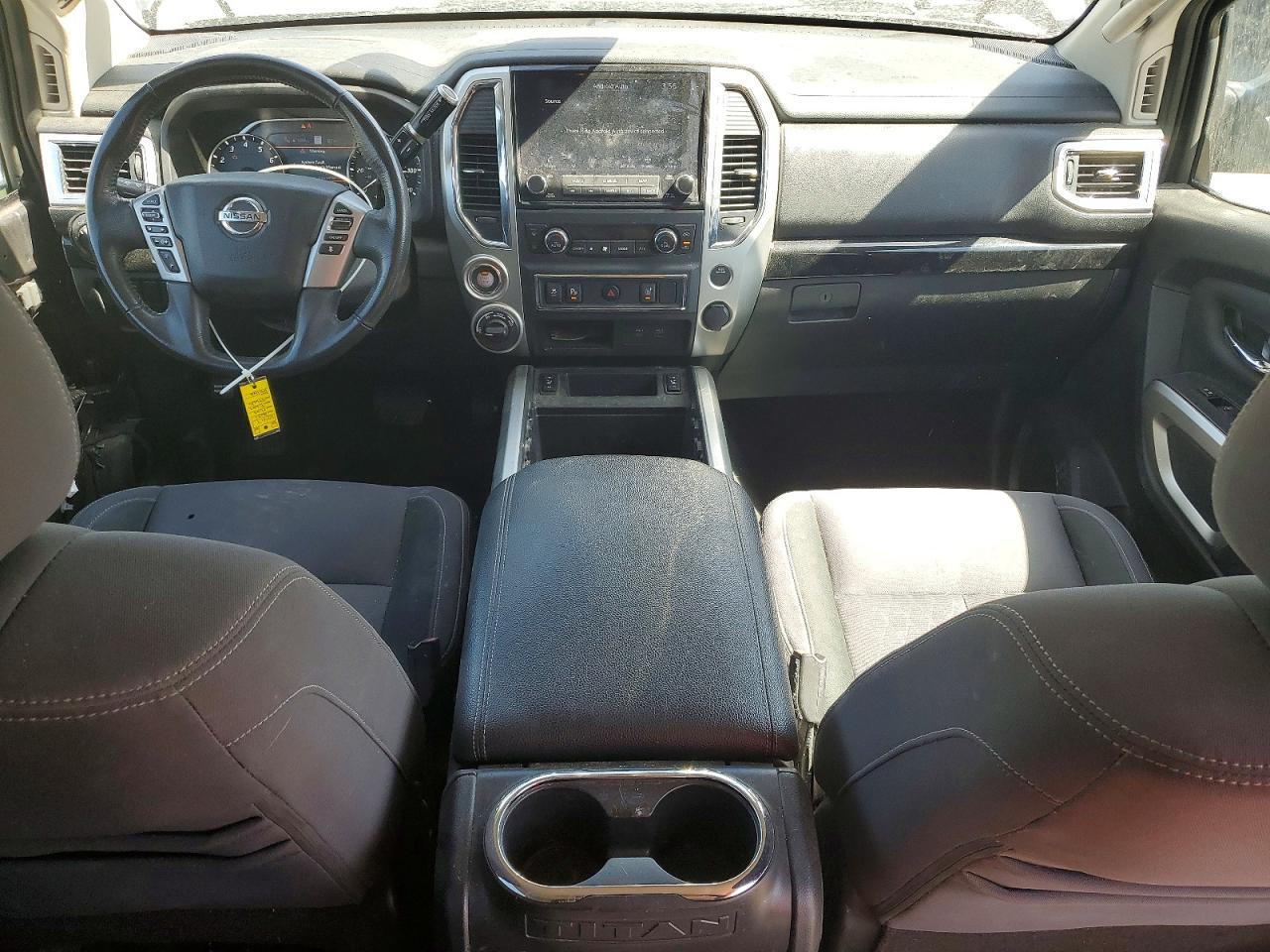 2021 Nissan Titan Sv - zdjęcie 8