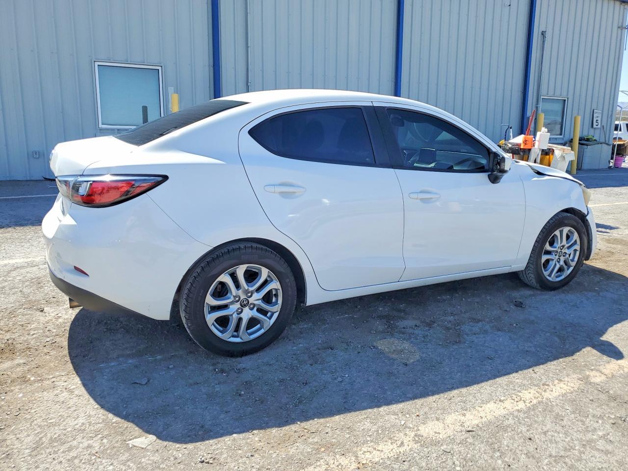 2018 Toyota Yaris Ia Base - zdjęcie 3