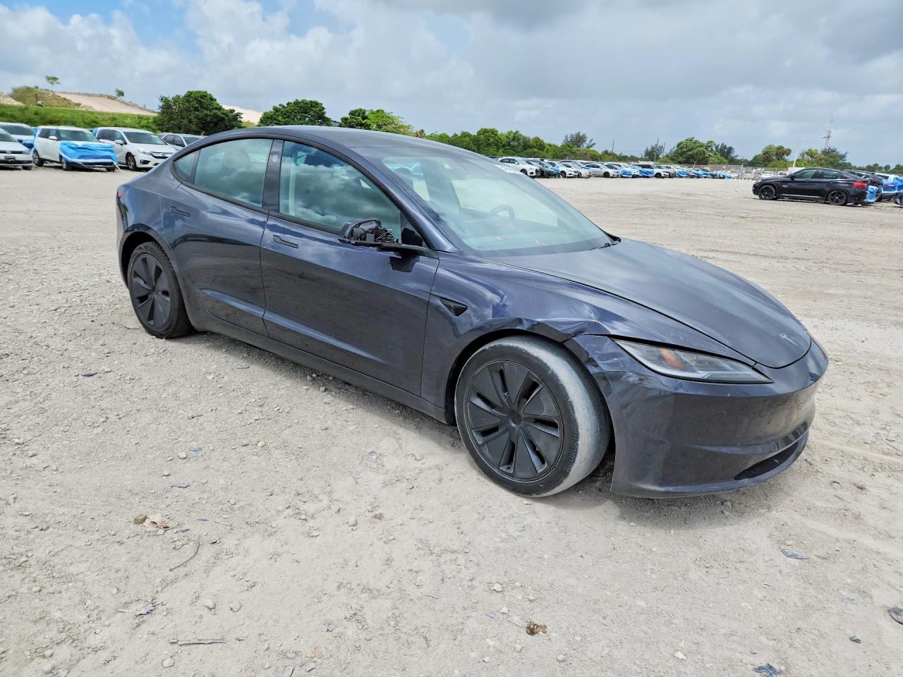 2025 Tesla Model 3 - zdjęcie 4